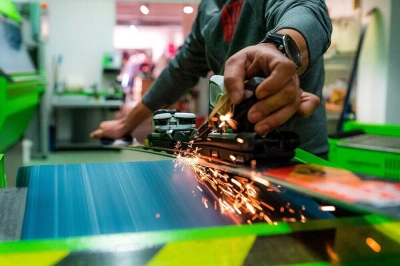 Наш скісервіс продовжує працювати та обслуговувати ваше спорядження.