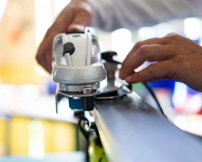 Ремонт і настройка гірських лиж, заточка кантів